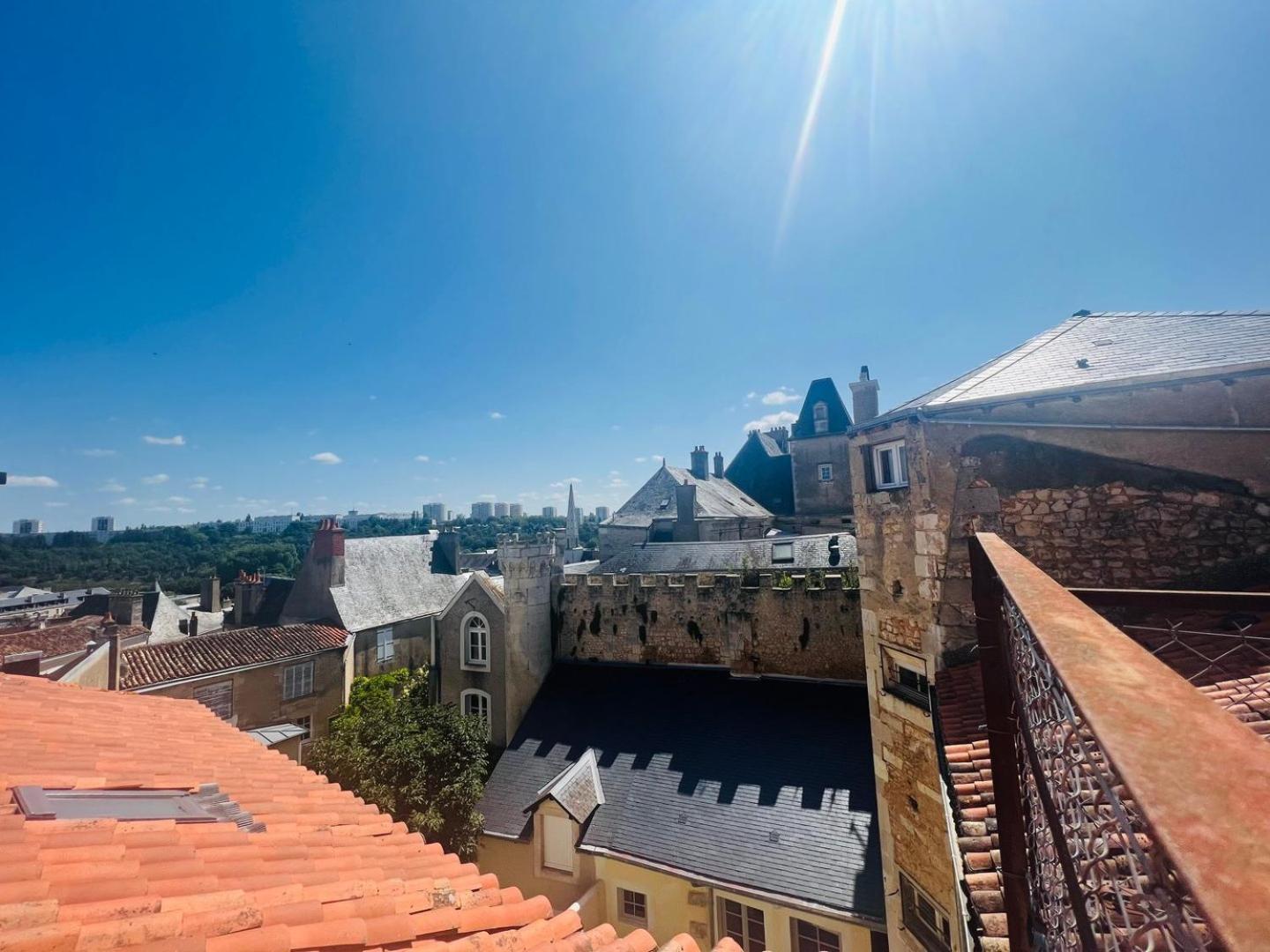 So British ! Appart Atypique Et Sa Petite Terrasse Poitiers Exterior foto